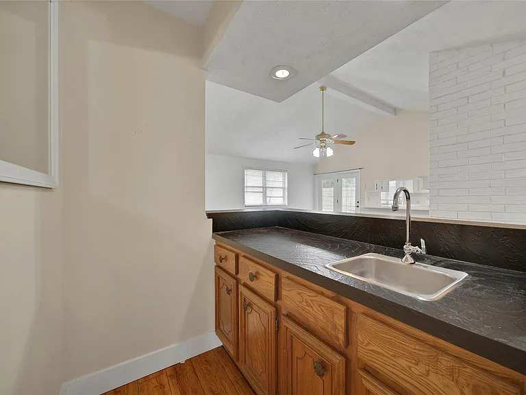 626 Park Knoll Ln — Photo 15