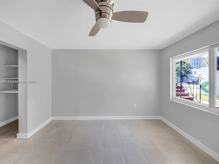 1150 NW 1st Pl #4 — Photo 9