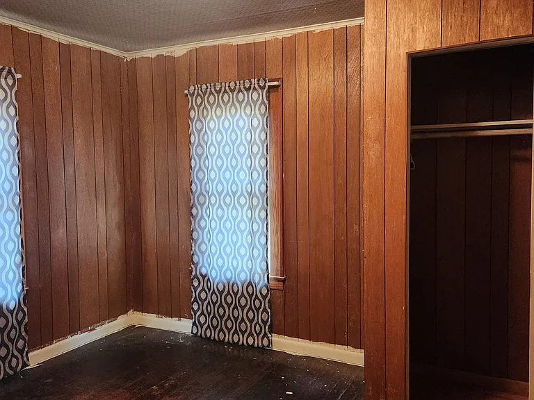 2734 Brown St — Photo 4