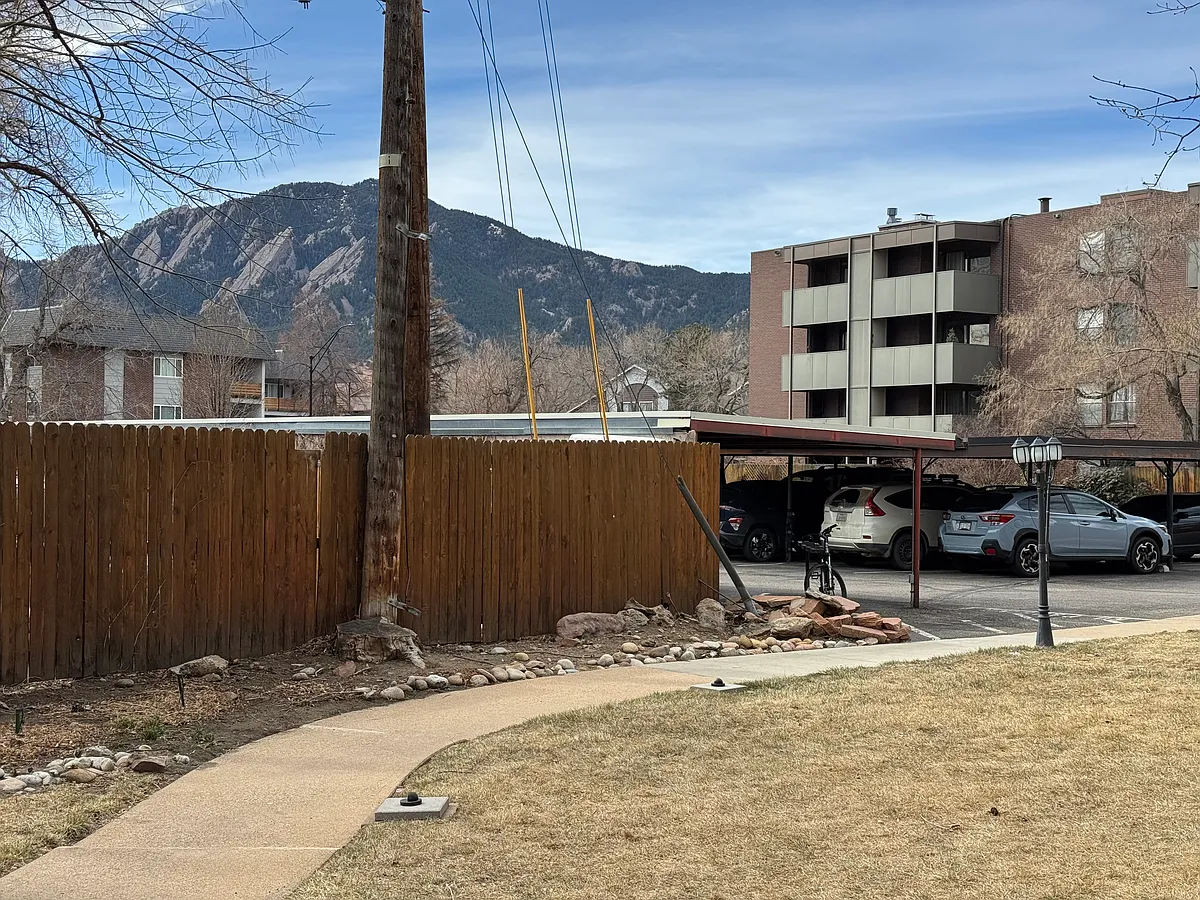 Building Photo - 2227 Canyon Blvd #258B