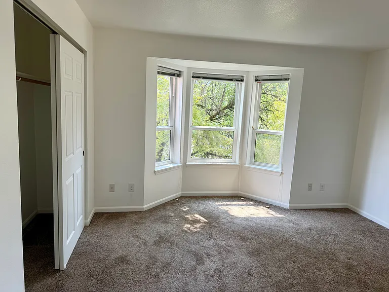1033 SW Gibbs St #201 — Photo 8