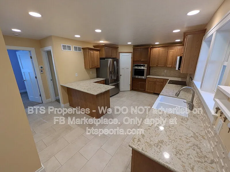 4 bed, 4.0 bath, 1908 sqft, $1,900 — Photo 2