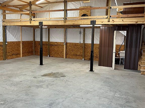 3rd image of 5661 Lesli Ln