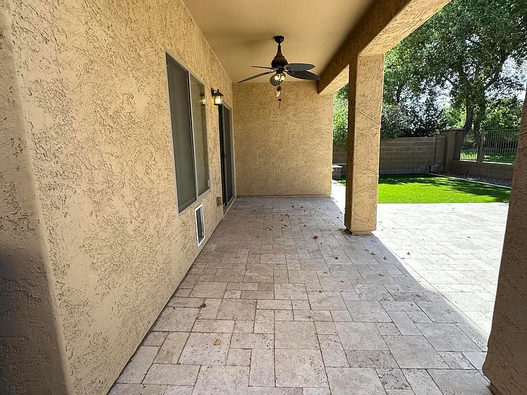2138 W Marconi Ave — Photo 34