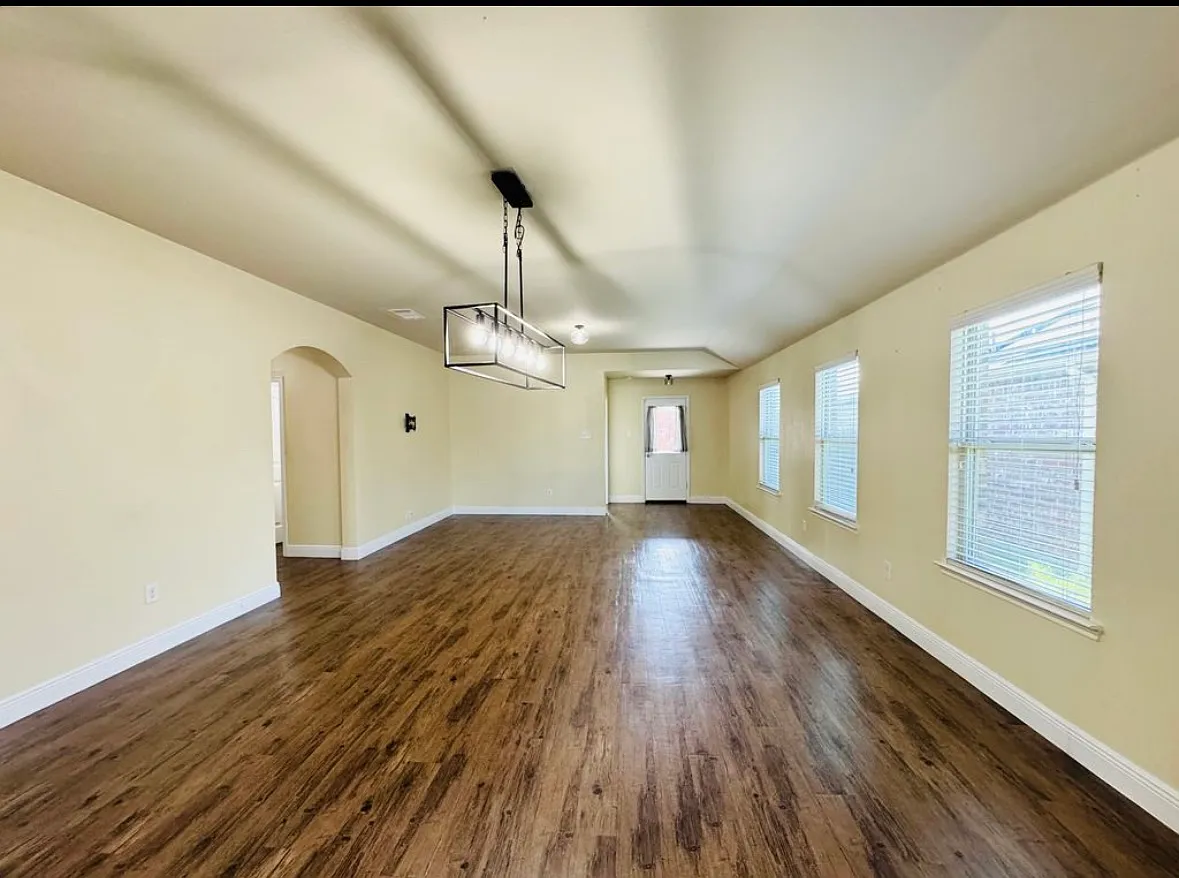 Building Photo - 2112 Shady Glen Trl