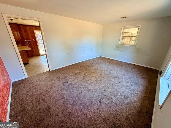 4th image of 102 Lee St