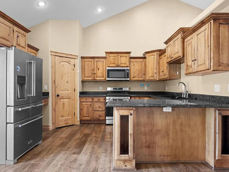 2612 Eastview Dr — Photo 6