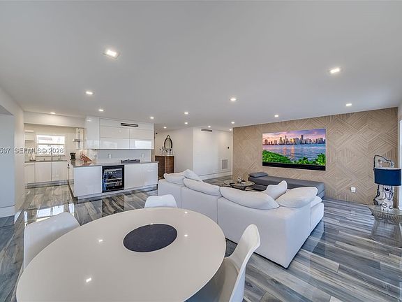 4th image of 2871 N Ocean Blvd APT R360