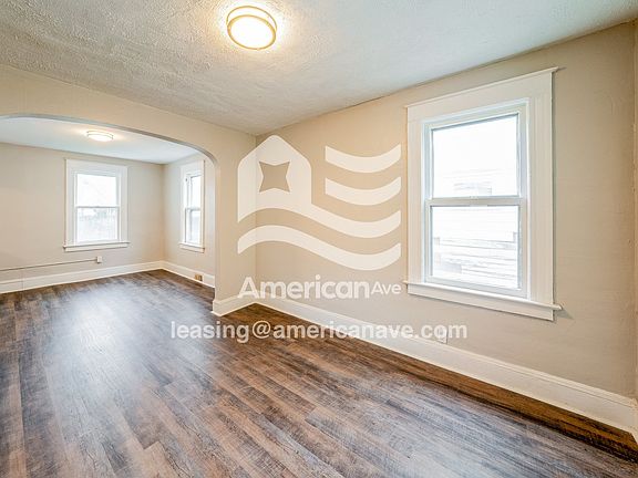 1556512_003_living_room_13703666.jpg