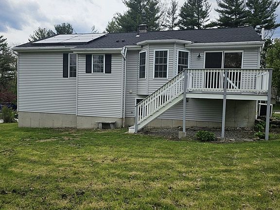 3rd image of 14 Pinewood Ln