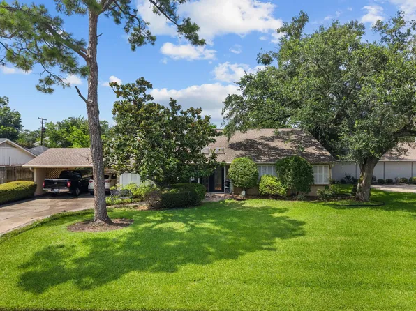 7510 Briar Rose Dr, Houston, TX 77063