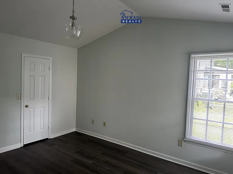 7528 Claymont Dr — Photo 15