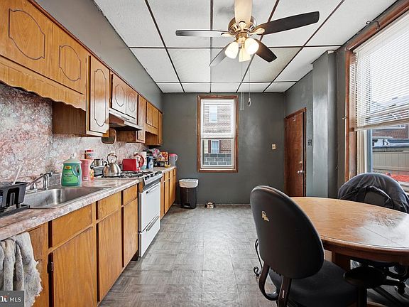 4th image of 3519 Mercer St