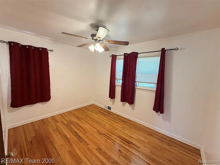 1415 Oakland Ct — Photo 4