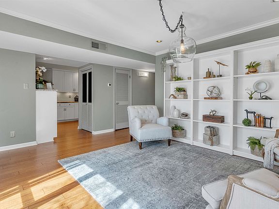 2nd image of 409 S Perkins Rd APT 4