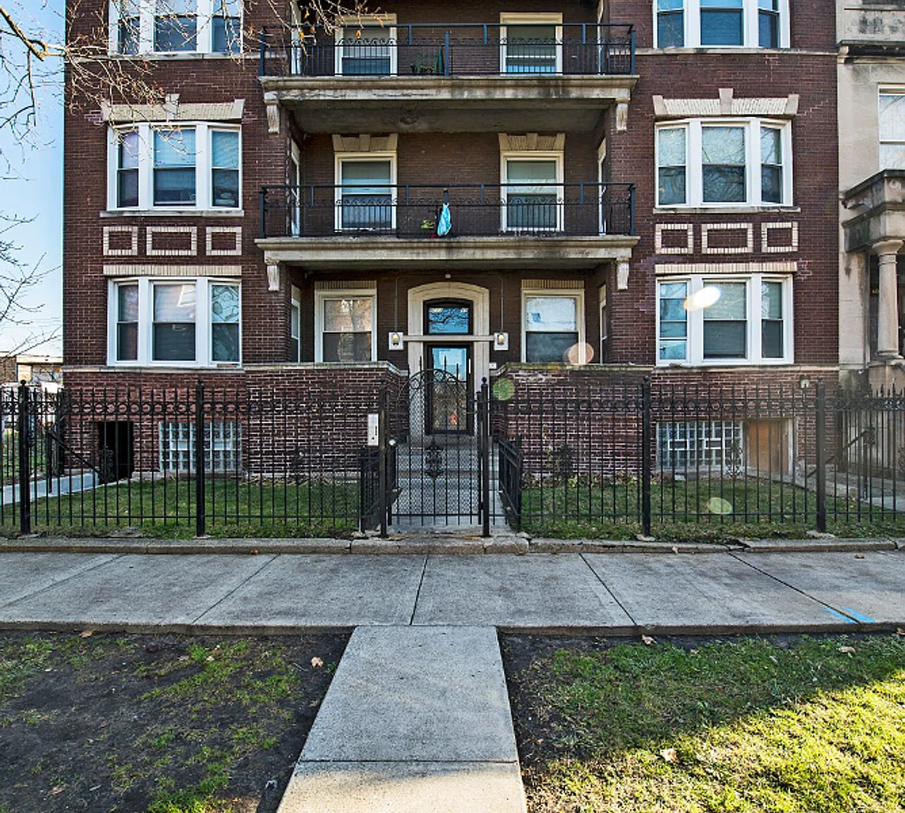 6033 S Vernon — Photo 1