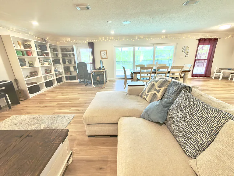 1281 S Disston Ave — Photo 5