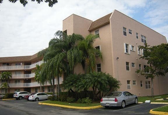 4th image of 2521 NW 104th Avenue #402