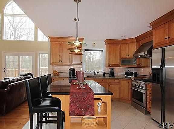5th image of 638 Clifton Park Center Rd