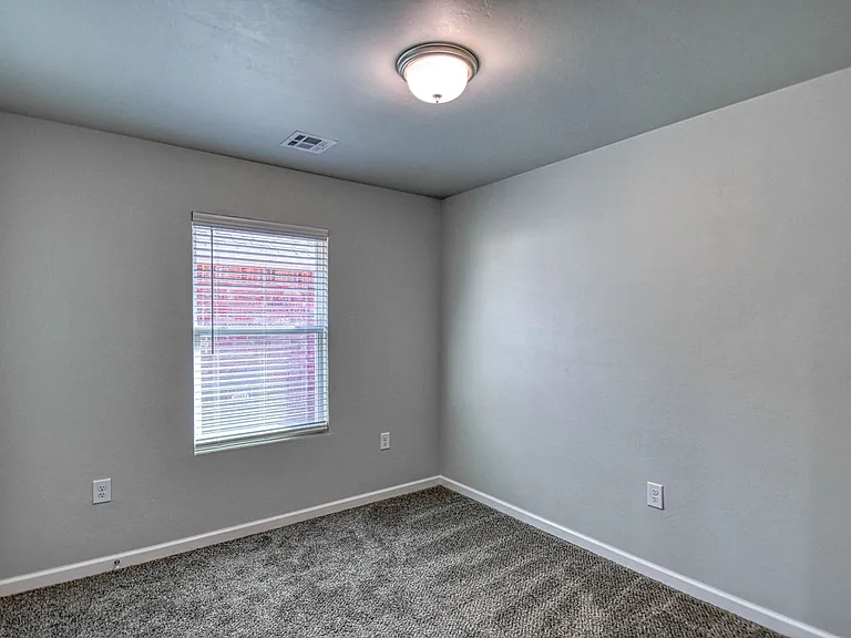 2721 Clifton Ter — Photo 14