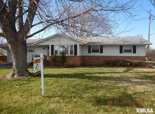 911 Circle Dr, Toulon, IL 61483