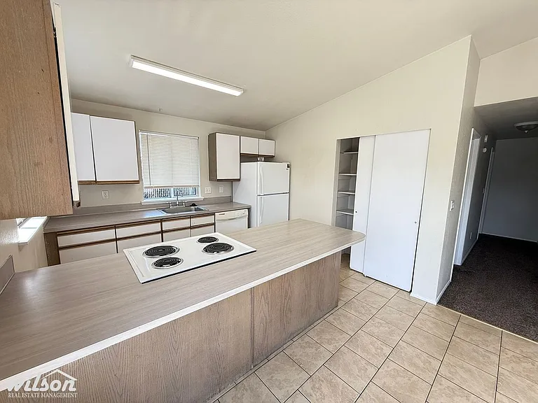1007 S 17th Ave — Photo 2