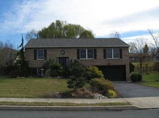 419 Maplewood Dr, Douglassville, PA 19518