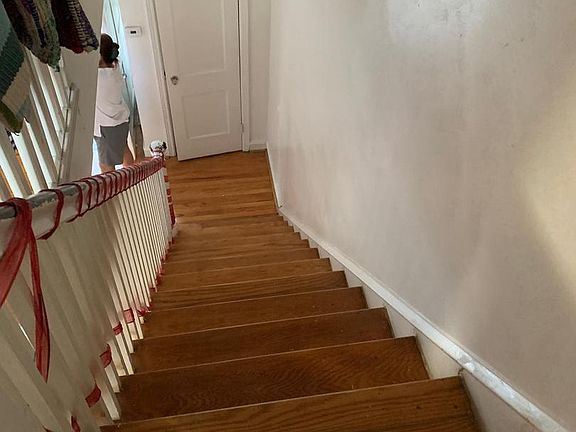 5th image of 1836 Faunce St