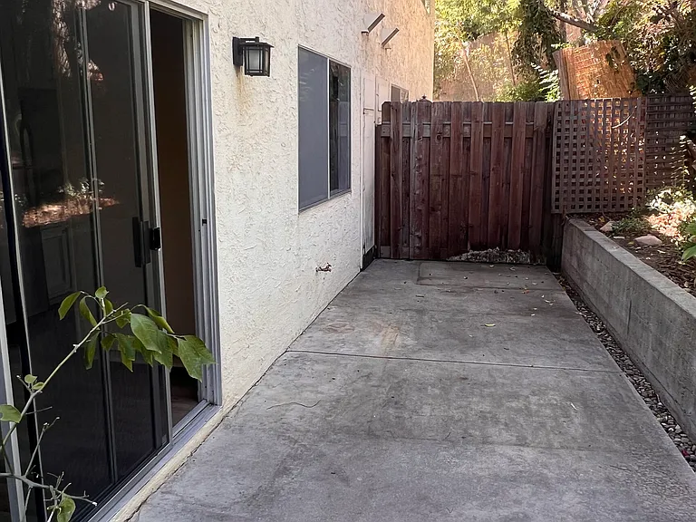 715 Colina Ln #B — Photo 15