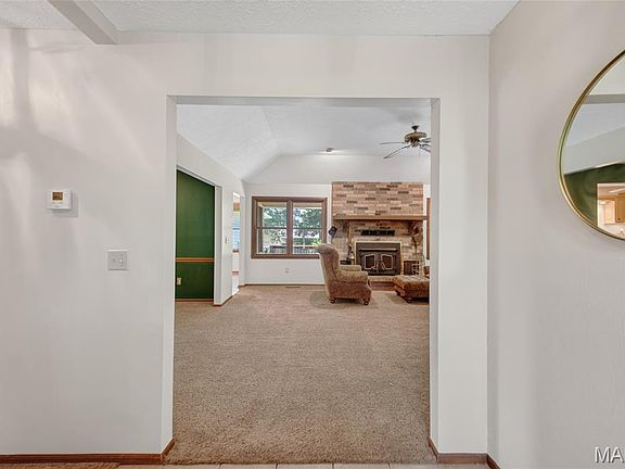 5th image of 324 Lantern Ln