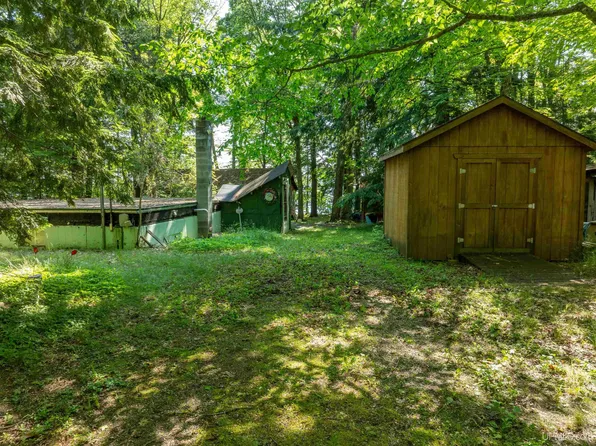 N8690 Reindeer Run, Munising, MI 49862