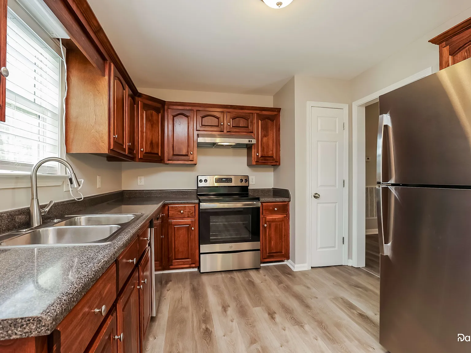 3 bed, 2.0 bath, 1720 sqft, $1,840 — Photo 4