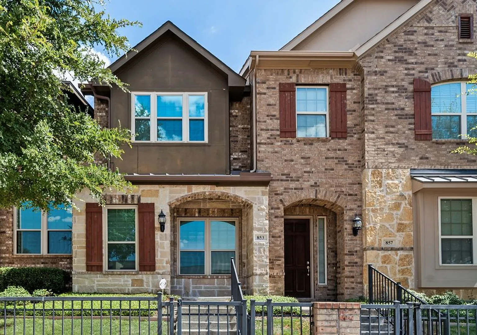 **Suburban Elegance in the Heart of Richardson** — Photo 2