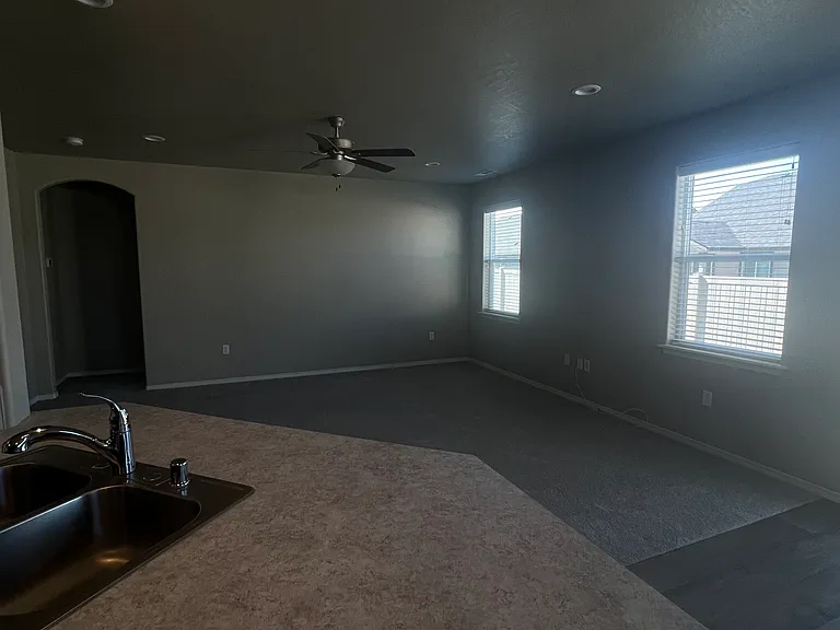 6105 Judd Ave — Photo 7