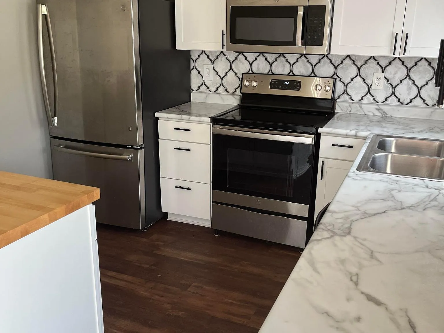 3 bed, 2.5 bath, 1329 sqft, $2,300 — Photo 4