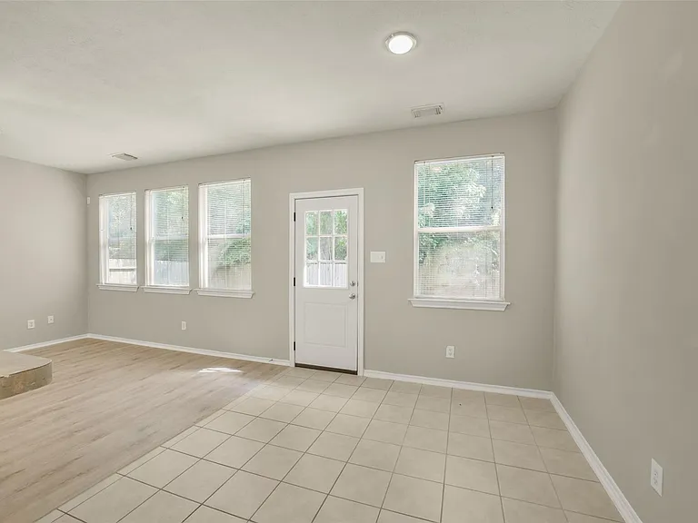 171 N Burberry Park Cir — Photo 15