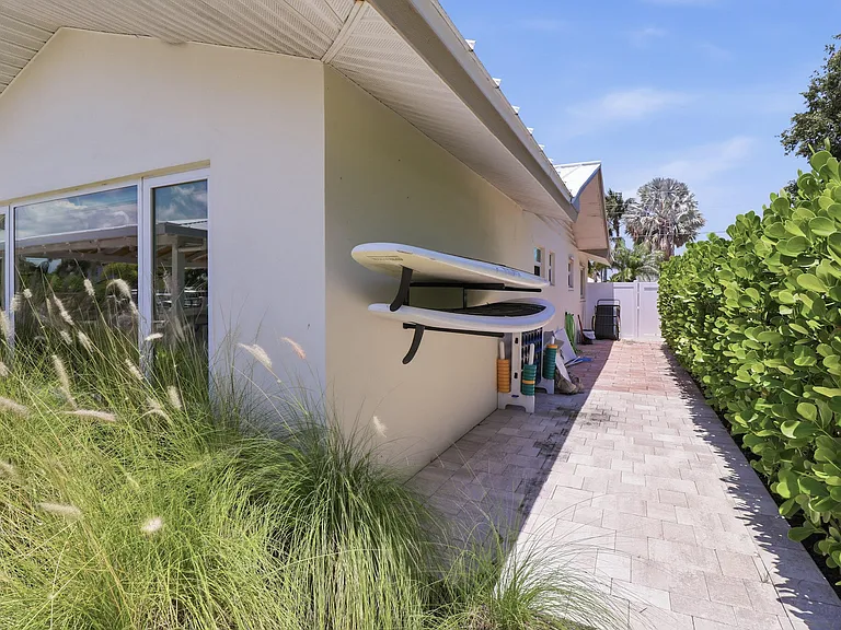 16 Leeward Cir — Photo 8