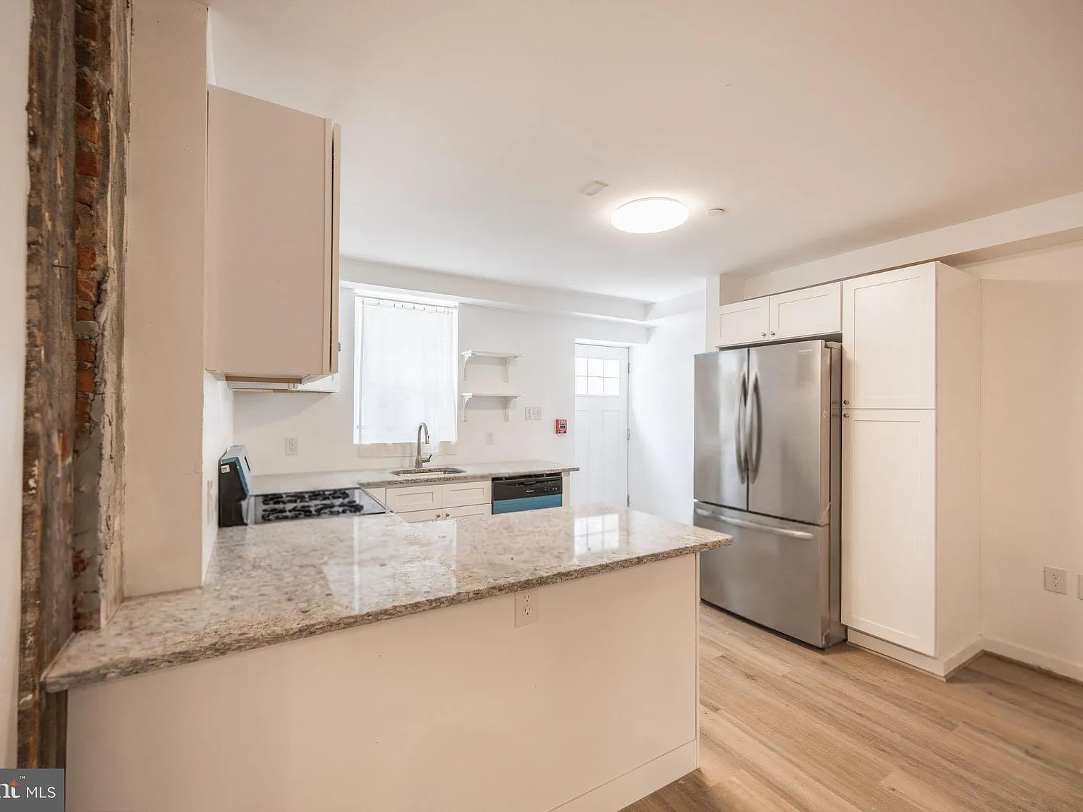 1 bed, 1000 sqft, $1,545 — Photo 3