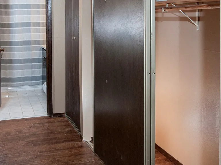 624 Huron Apartments — Photo 17
