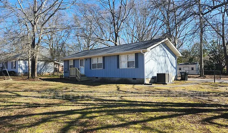 300 Florence Dr — Photo 2