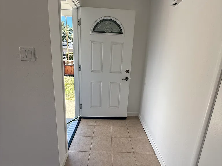 1151 Sanchez Way — Photo 3