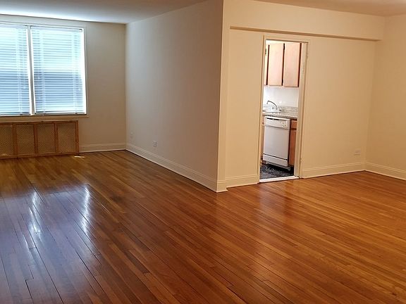 3rd image of 8319 141st St APT 527