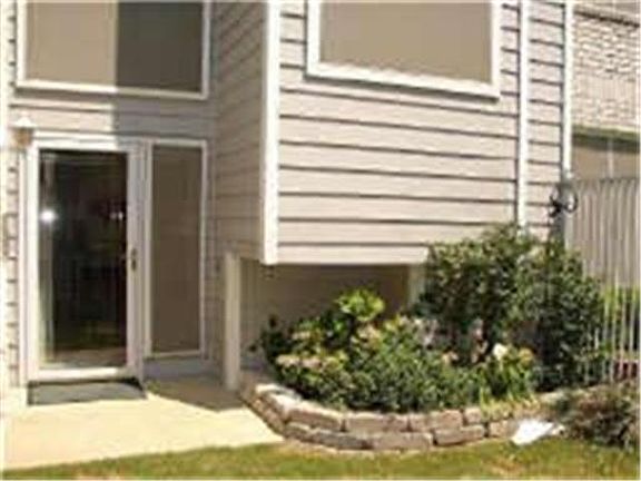 2nd image of 405 Oakbrook Dr