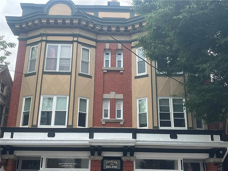 139 S Main St — Photo 2