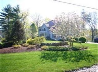 100 Hooker Farm Rd, Salem, NH 03079