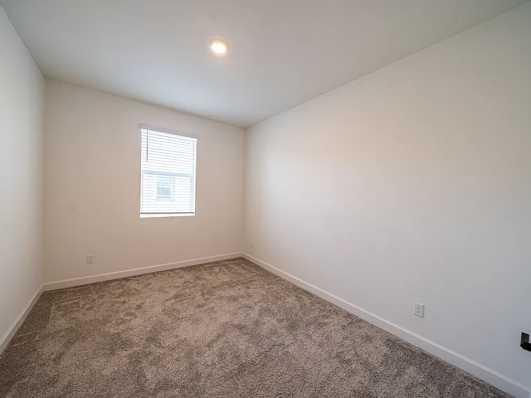 828 Mateo St #4 — Photo 11