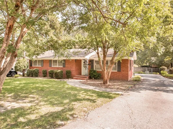 1011 Cherokee Cir, Waycross, GA 31501