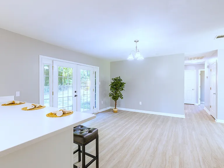306 Floyd St — Photo 12