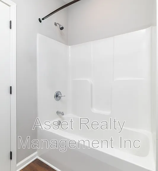 619 Midlake Dr NE — Photo 13