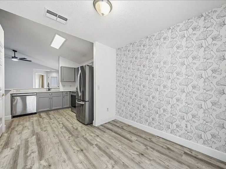Meadowpark Pl — Photo 11